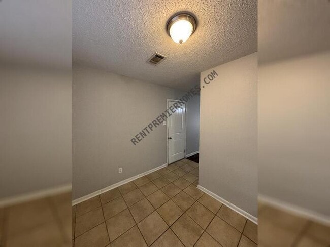 Building Photo - 149 Wildflower Dr