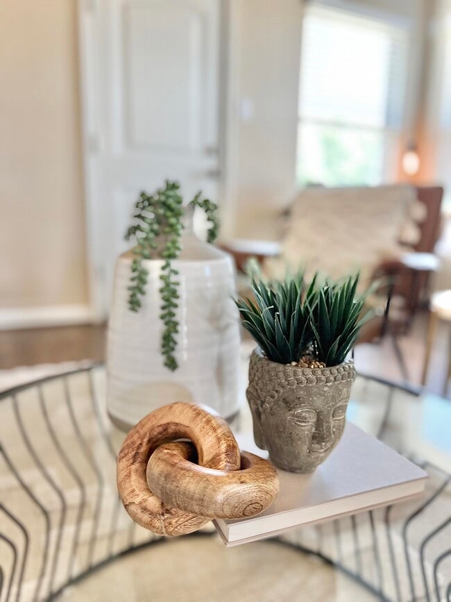 Building Photo - 11235 Silver Rose