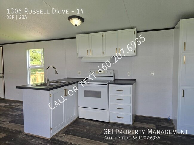Foto del edificio - 1306 Russell Dr
