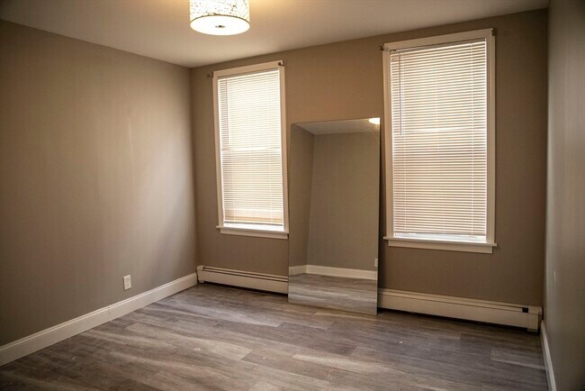 Building Photo - 433 Winthrop St