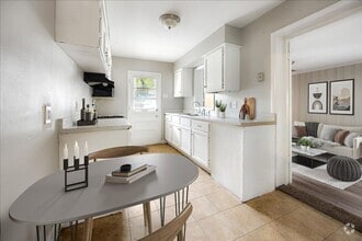 Building Photo - Charming 3/2!