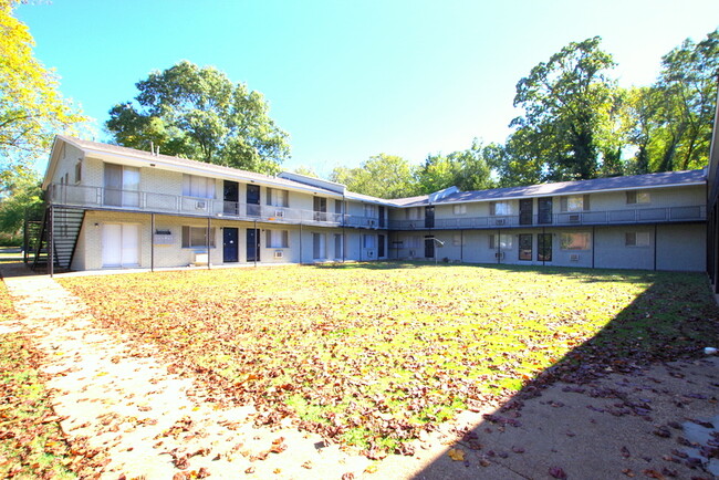 Building Photo - Grahamwood Flats