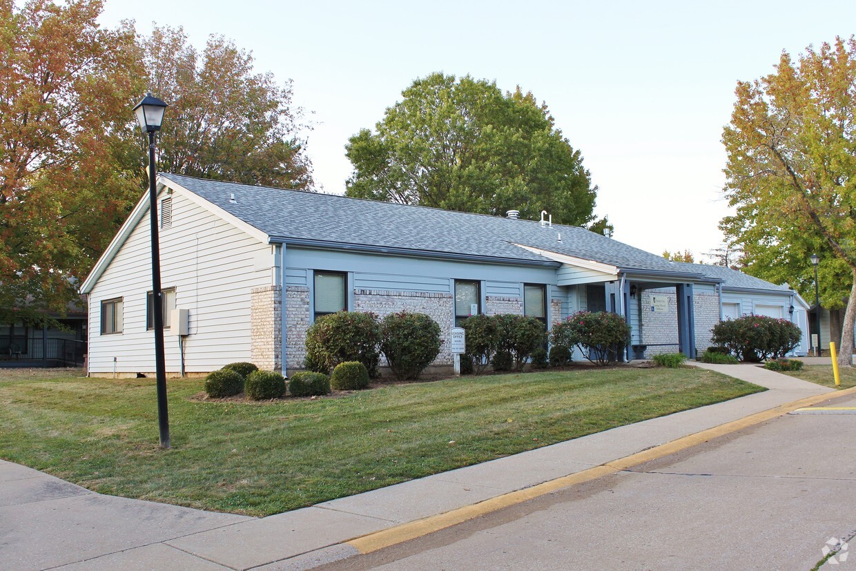 Primary Photo - Meadow Glen Apartments