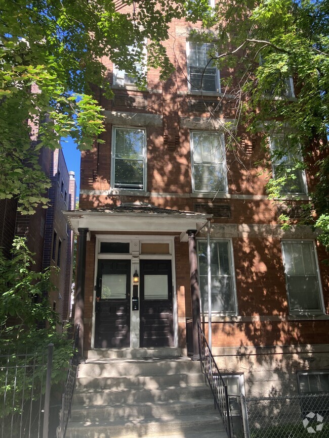 Building Photo - 2222 W Lyndale St