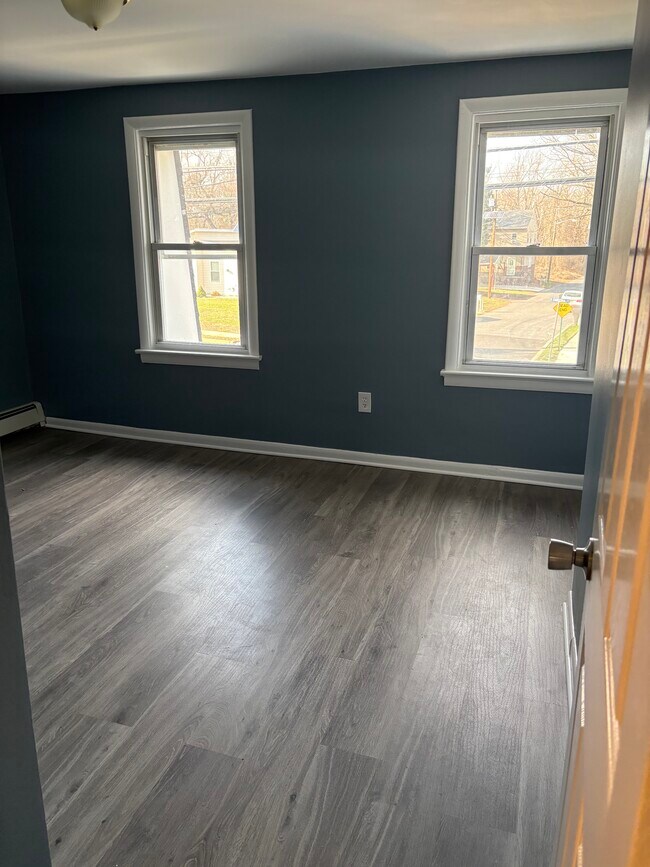 Dormitorio - 178 E Charleston Ave
