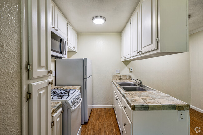 Kitchen - PARKSIDE APARTMENTS