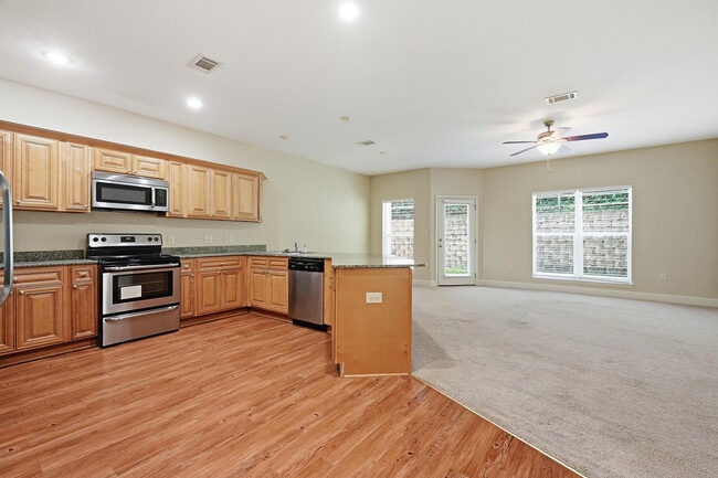 Building Photo - 503 Arbor Lake Dr