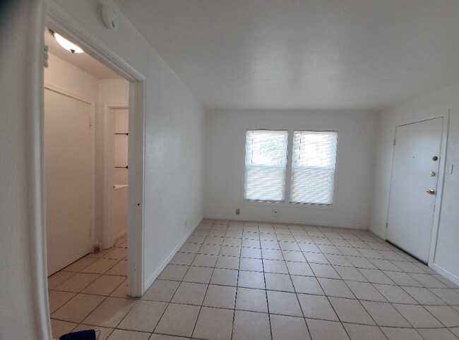 Foto del edificio - 641 Robinson St