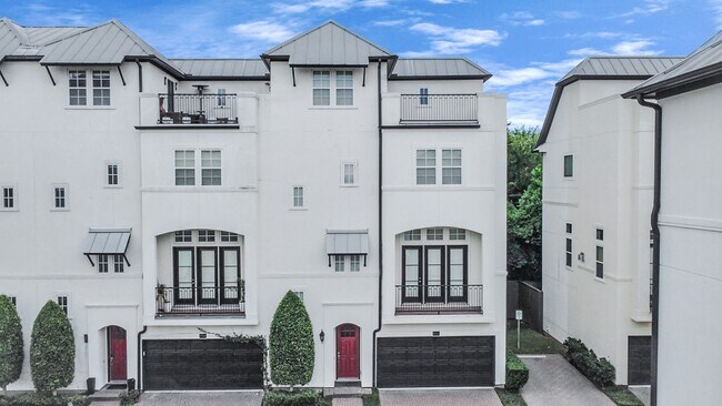 Foto del edificio - 8926 Lakeshore Bend Dr