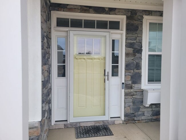 Building Photo - Gorgeous 4 bedroom!!!