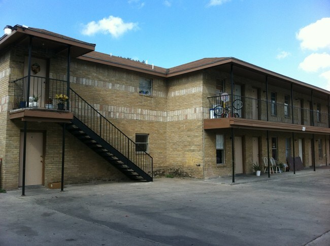 Building Photo - 1303 Philadelphia St