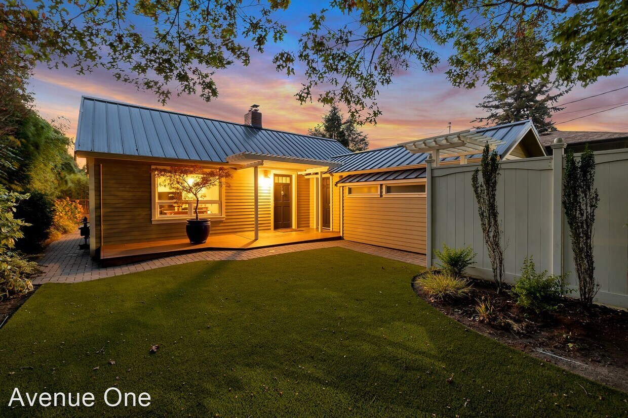 Primary Photo - 2 br, 1.5 bath House - 4133 55th Ave SW