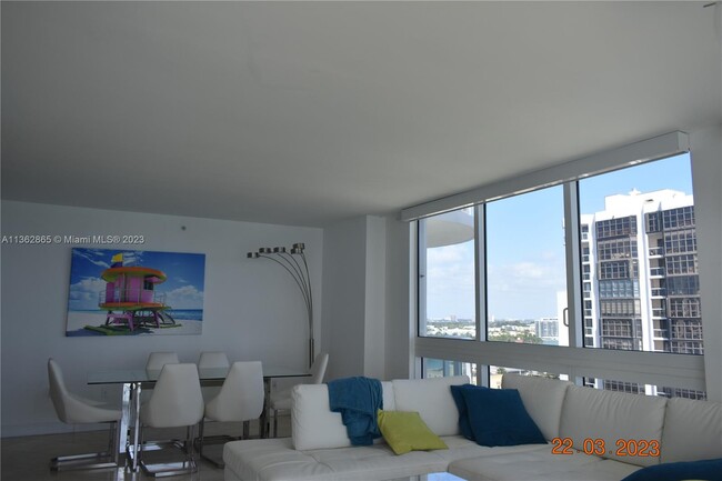 Foto del edificio - 6365 Collins Ave