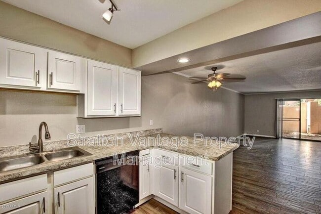 Building Photo - 810 E Colter St