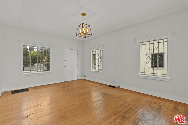 Foto del edificio - 1817 Grace Ave