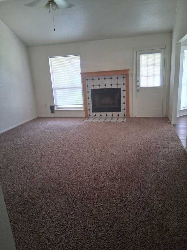 Foto del edificio - 3806 Lone Oak Dr