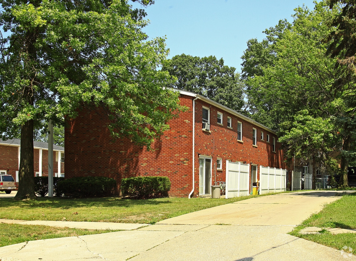 Building Photo - 1010-1014 Kingsway Dr