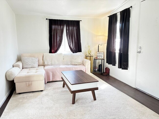 Foto del edificio - 11369 Aster St
