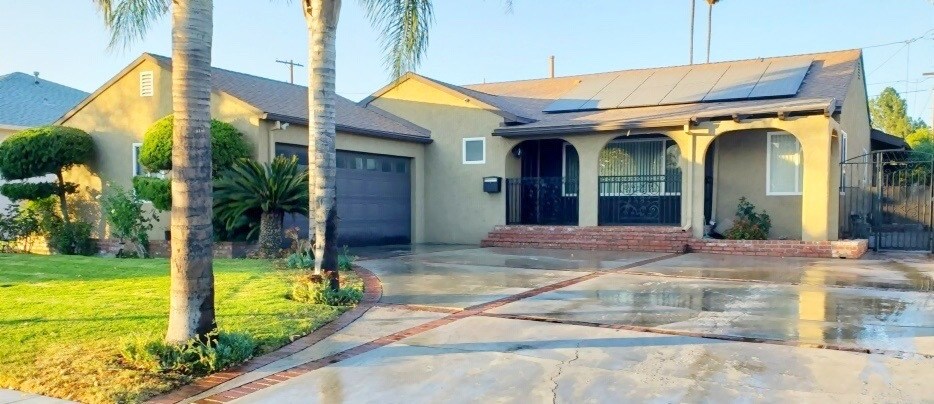 Foto principal - 8546 Remick Ave