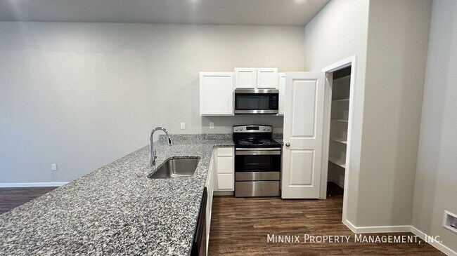 Foto del edificio - 2112 N Avenue L