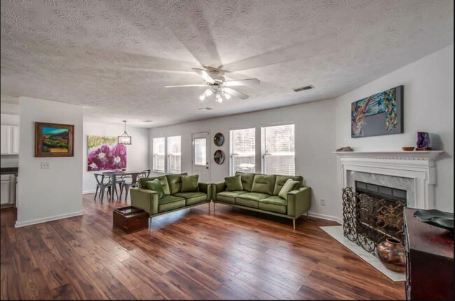Building Photo - 2699 Sutherland Dr