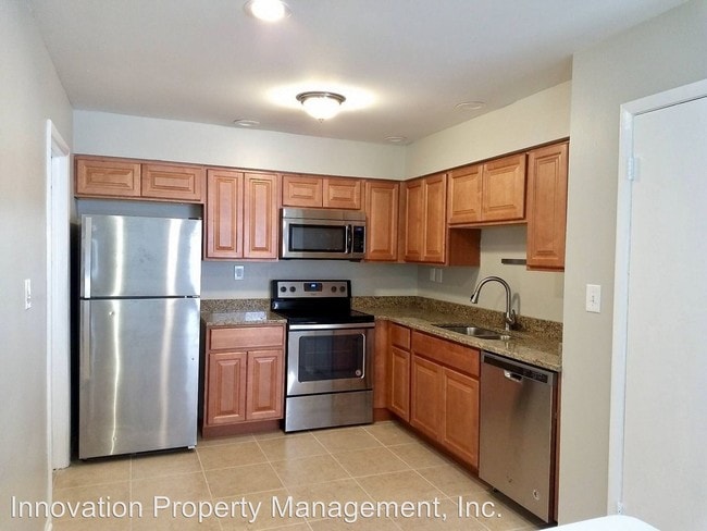 Building Photo - 3 br, 2 bath House - 750 Robinhood Dr
