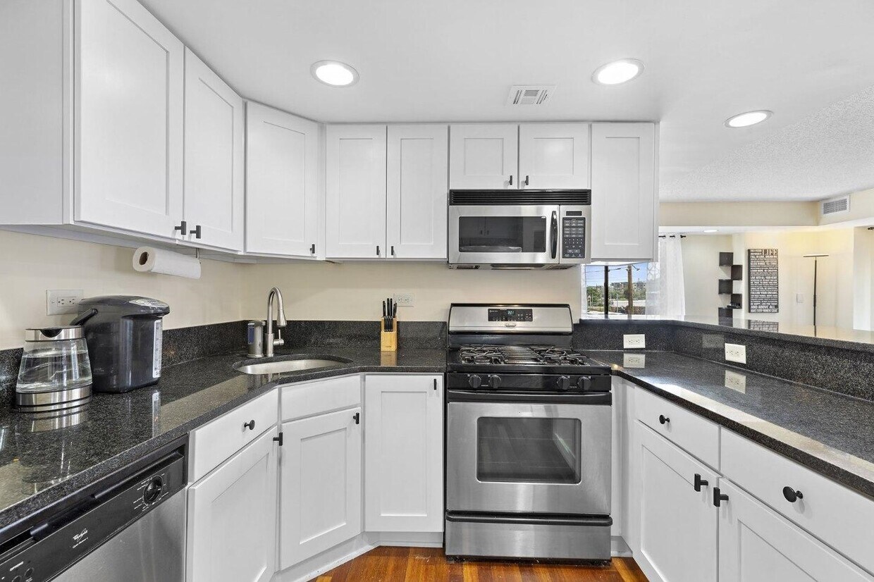 Primary Photo - 700 1st St