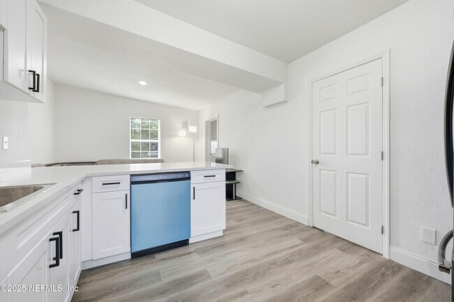 Foto del edificio - 10303 Westmar Rd