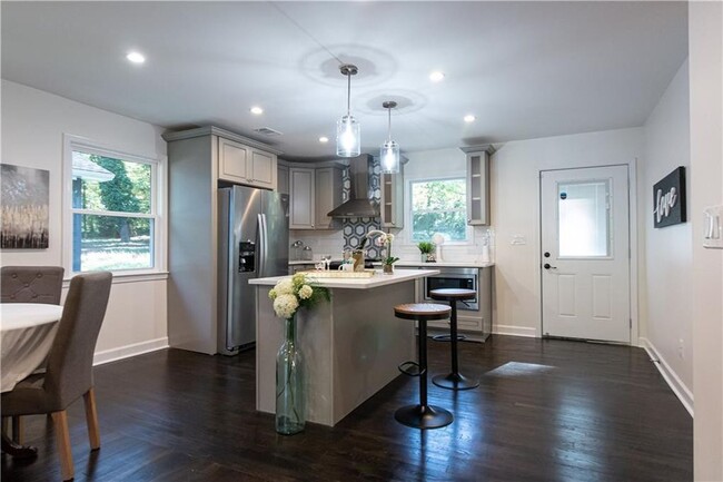 Foto del edificio - 3224 Hollydale Dr SW