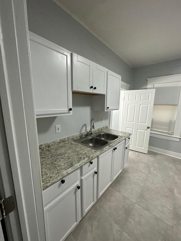 Primary Photo - Fully Renovated 2/1 -Single Family Availab...