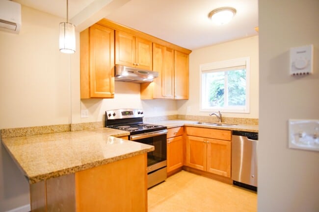 Foto del edificio - Updated Vintage 2Bed Courtyard Flat w/ AC & DW by Mt. Tabor!