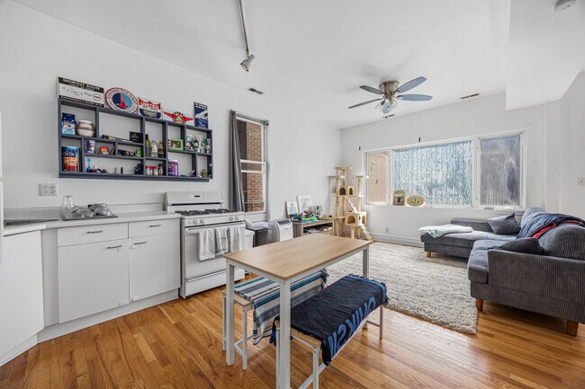 Foto del edificio - 2432 W Moffat St
