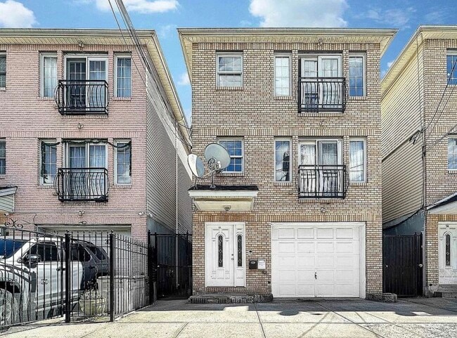 Building Photo - 76 Dales Ave