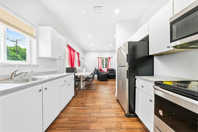 Foto del edificio - 4721 NW 15th Ct