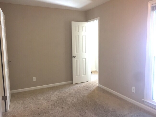 Building Photo - GORGEOUS CONDO FOR RENT IN OLD TOWNE!!!