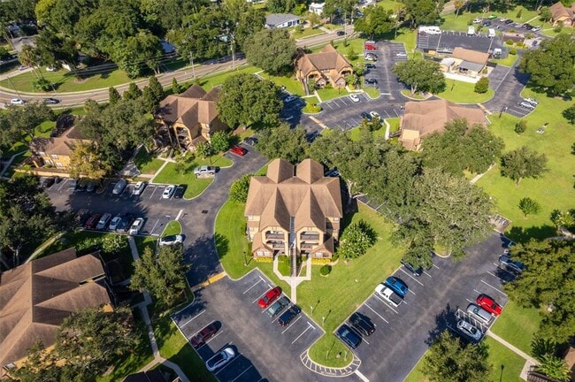 Building Photo - 360 Lakepointe Dr