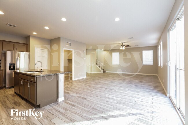 Building Photo - 584 Little Moon Ave