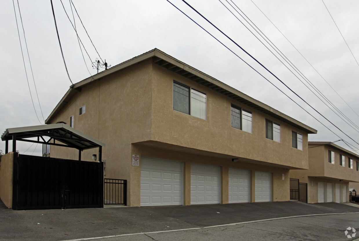Building Photo - 10380 Amherst Ave