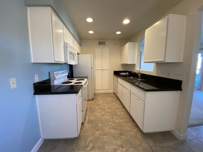 Building Photo - 6850 Sharlands Ave