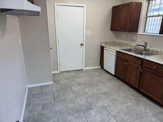 Building Photo - 4931 E Ridge Creek Dr