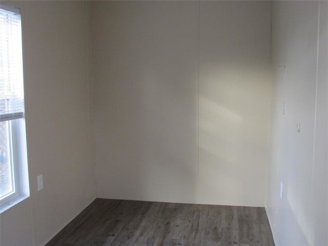 Building Photo - 15190 Paradise Cove Dr