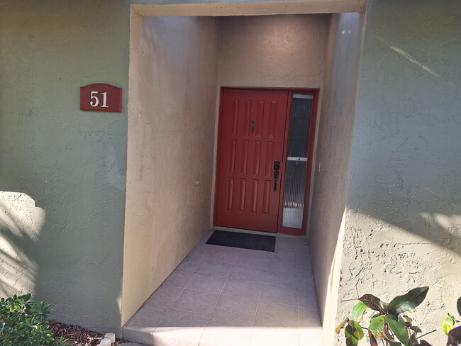 Foto del edificio - 51 Meadows Dr