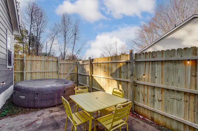 Building Photo - Fully Furnished Ranch home in Steele Creek.
