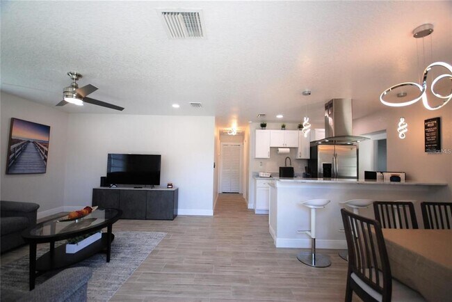 Foto del edificio - 6515 La Mesa Cir