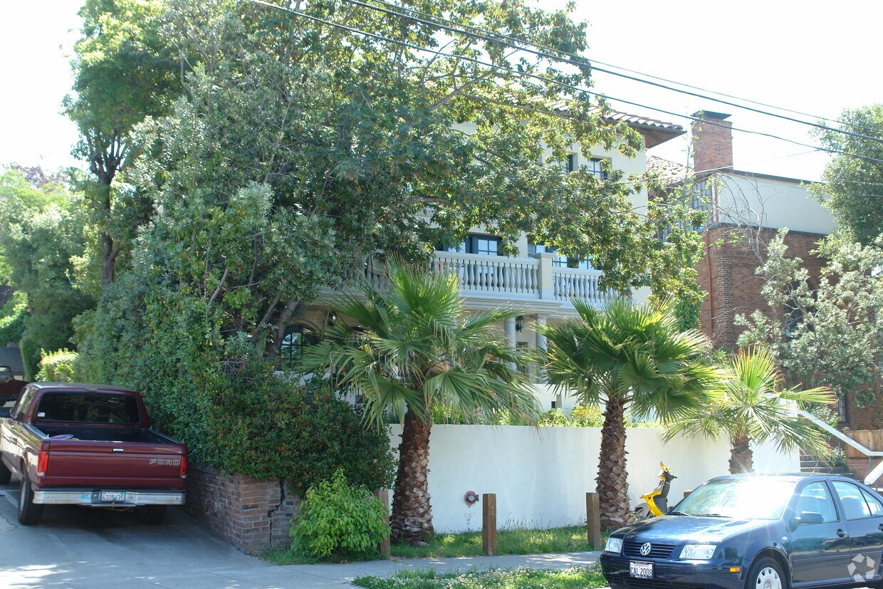 Building Photo - 2335 Piedmont Ave