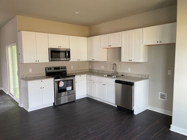 Building Photo - 3 BR / 2 BA Home in new Corsicana Subdivis...