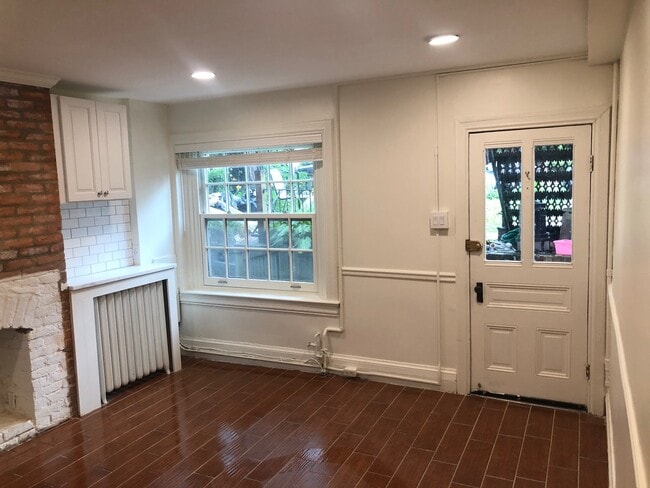Living Room with large front window and high ceilings - 623 S Carolina Ave SE