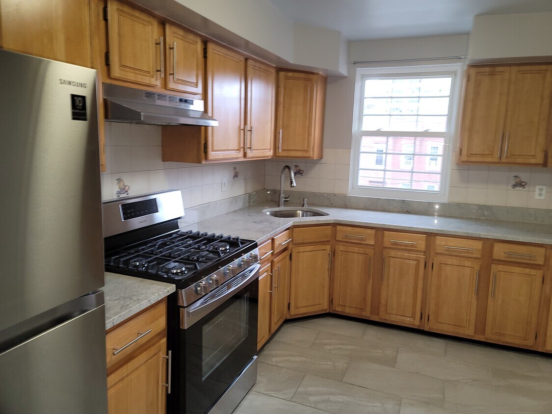 Primary Photo - 449 Rutland Rd