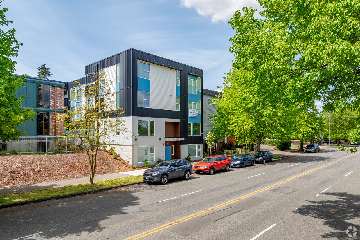 Building Photo - 810 Yakima