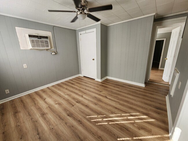 Foto del edificio - 349B HICKORY HEIGHTS - 2BD-1BA Near APSU and Downtown!!!